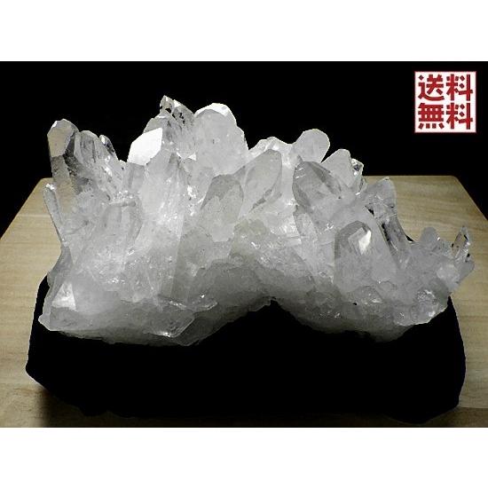 水晶クラスター 重さ １．２１ｋｇ 天然水晶 クション台座付き 高品質 クリスタルクォーツ 石英 群晶 原石 ブラジル産 送料無料　No.１０７