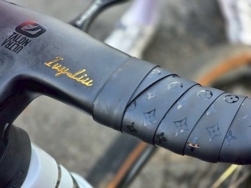 BMMB改色貼紙- 精美客製化姓名貼(適合貼在車架,安全帽)一份 5張