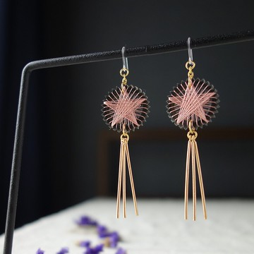 絹線製 流星垂墜耳環 / 耳夾 | 灰粉色 | 免運費
