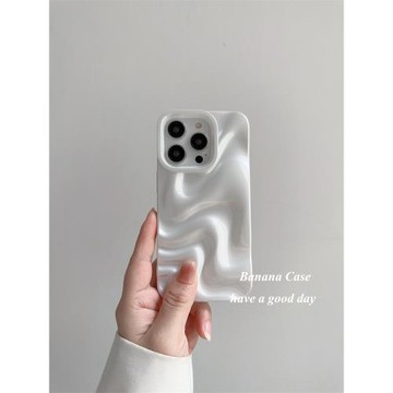 BananaCase高級感ins小眾設計感珠光白立體不規則波浪紋適用15promax蘋果14pro手機殼iPhone13全包邊12軟殼女