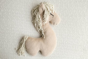 手工新生兒攝影道具 - 柔軟絨毛白色填充動物馬