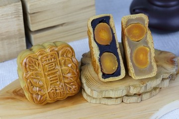 【白鵝山腳】中秋禮盒｜雙黃綜合月餅4入 (蓮蓉雙黃*2+豆沙雙黃*2 ) 蛋奶素 PW2092 (請備註到貨日)-廠商直送