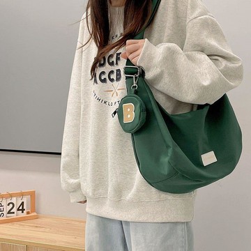 熱銷🎉帆布包女斜挎2026新款學生單肩尼龍餃子包女式挎包百搭森系小布包斜背包 側背包女大容量 男女通用斜挎包 休閒包