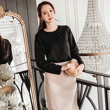 OB嚴選-純色質感圓領立體紋理長袖上衣