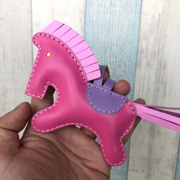 療癒小物 桃紅色 小馬 純手工縫製 手工皮革 吊飾 大尺寸