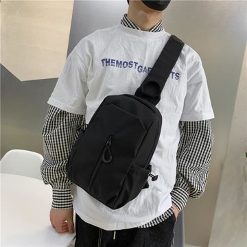 韓版簡約輕便百搭斜挎包男休閑男士運動胸包大容量學生單肩包黑