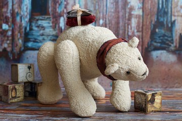 用複古毛絨製成的白色北極泰迪熊