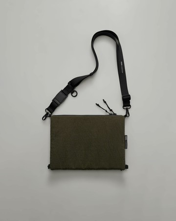 Unisex：Transit Sling Bag (橄欖綠)