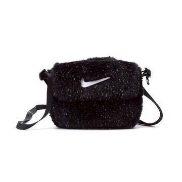 Nike Sustainable Materials 斜背包 絨毛 黑色 小包 人造皮草 FZ1329-010