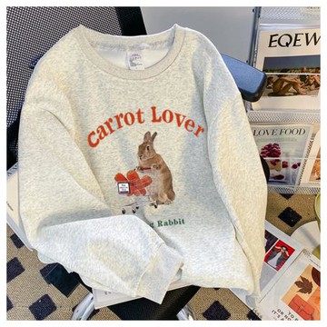 預購 AKARA 中大服飾 韓風時尚休閒款兔子買菜長袖大學T毛衣上衣 M-3XL 現+預