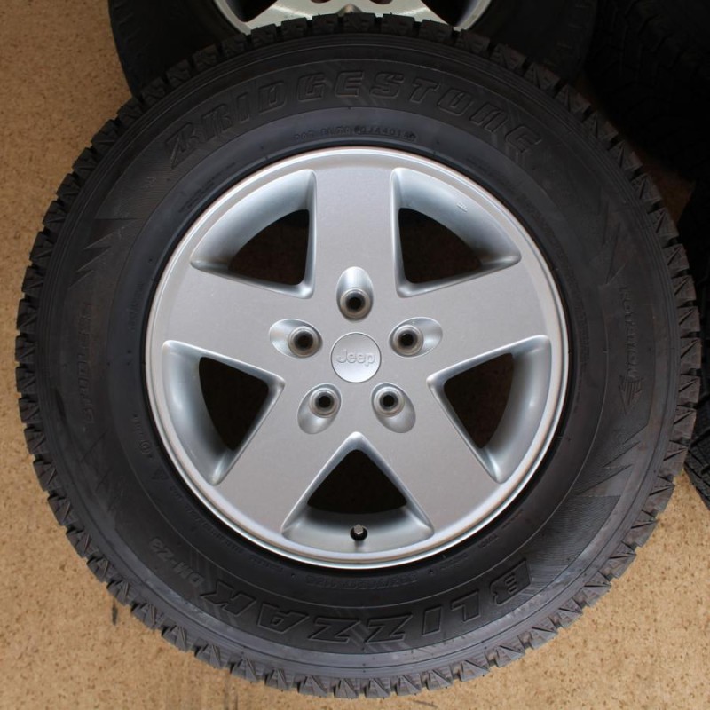 JKラングラー スタッドレスタイヤ4本 ホイールセット ジープ