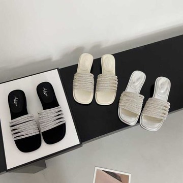 水鉆一字涼拖鞋2025夏季新款外穿舒適粗跟中跟拖鞋氣質百搭時裝鞋