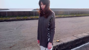 Holly鏤空針織罩衫