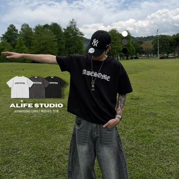 【ALIFE】現+預｜AWES 歌德 字體 BOXY 寬短版 短T 2色 實拍 網紅 同款 情侶 韓國 #2020O