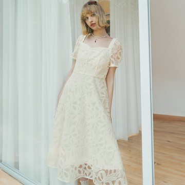 OUWEY歐薇 桃心方領澎袖刺繡蕾絲洋裝(杏色；S-L)3242327116