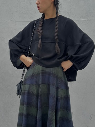 特殊剪裁立體黑上衣