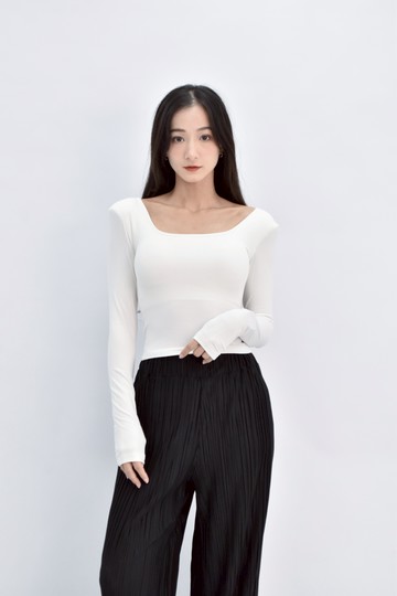 (S) we are sister bra top修身短版白色長袖上衣