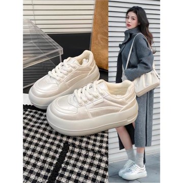 香港厚底增高小白鞋真皮女2025春秋新款韓版圓頭運動休閑面包板鞋