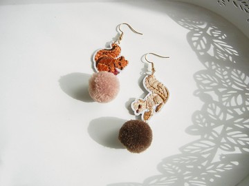 *coucoubird* 可愛小松鼠毛球耳環