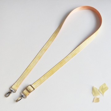 T.H.Ani 手工植物染暈染手機背帶-黃  頸掛 相機帶 手機掛繩