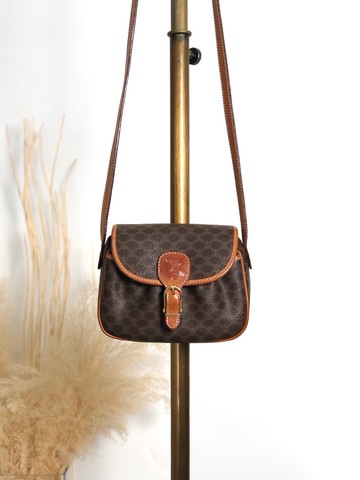 【 VintageShop solo 日本直送中古包專賣店 】CELINE 馬卡龍 腋下包 棕色 壓花標誌 鎖扣設計 PVC皮革 迷你包 gzgnsp