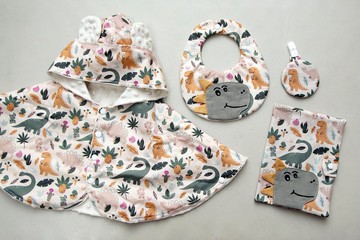 Gugu手創-恐龍/花兜/奶嘴鍊/髮帶/遮陽帽/奶嘴鍊/斗篷/彌月禮盒