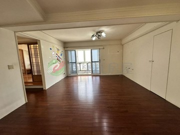 桃園市府文教特區~縣府陛廈四房車｜桃園市桃園區仁愛路