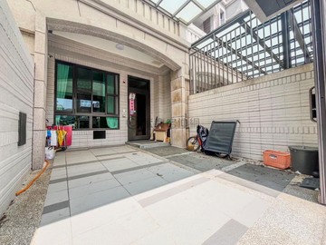 富宇大美｜新光田特區輕屋齡｜朝東南臨路五房別墅｜台中市沙鹿區正德路