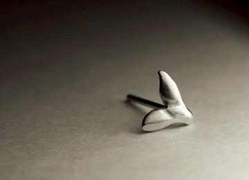 鯨魚尾巴造型純銀耳環(單支/一對)