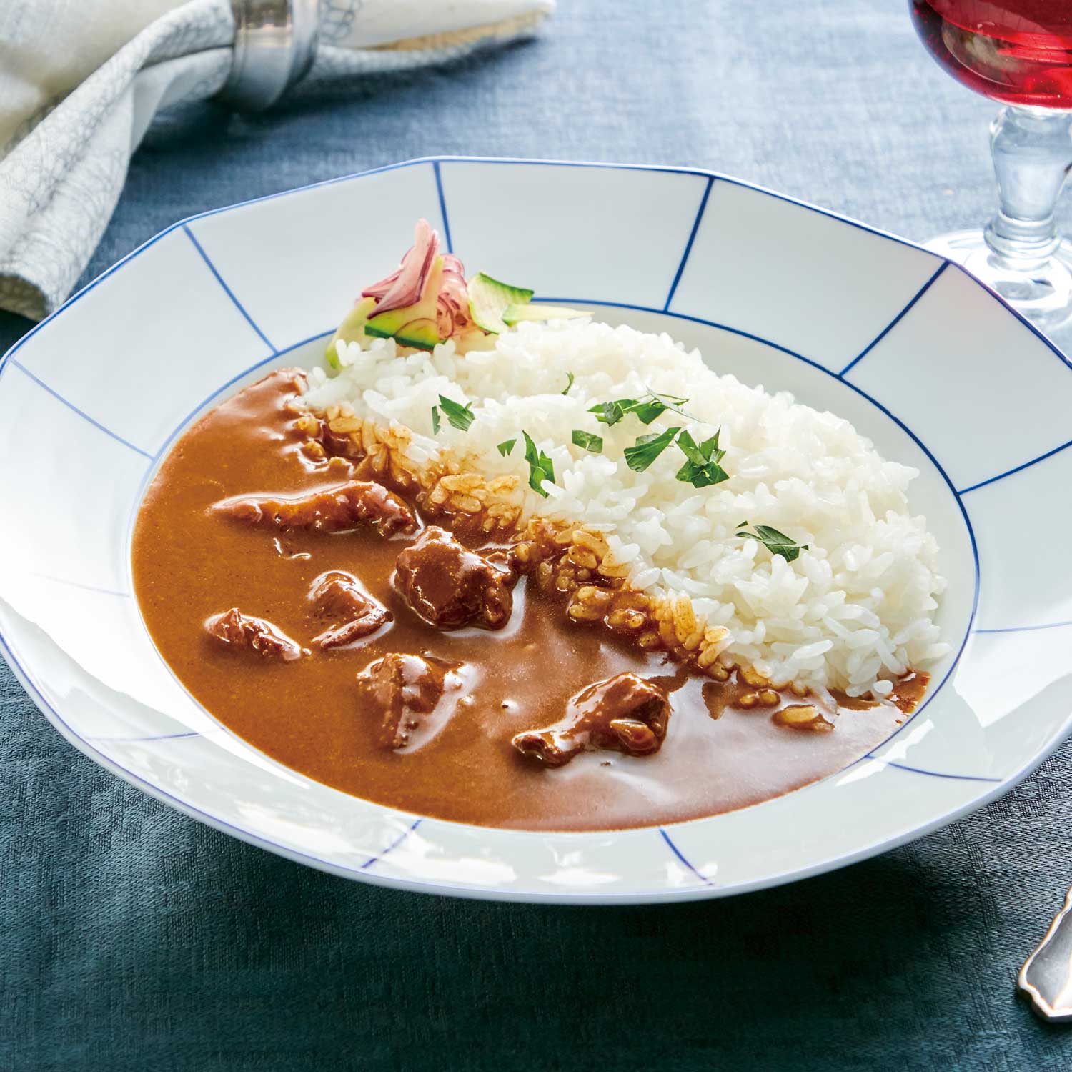 秋元さくら監修 国産牛すじ肉の赤ワイン煮込みカレー