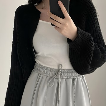 法式燈籠袖短版罩衫  針織材質  胸寬56 cm 袖長62 cm(肩連袖設計)全長35 cm  黑色