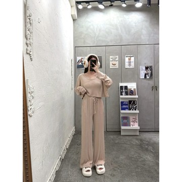 (現貨)獨家 慵懶風 圓領長袖短版寬T＋壓線寬褲 罩杯可拆 兩件套 百搭質感 舒適好穿 休閒套裝 女生套裝 秋冬必備