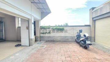 台南小魏！仁德運動公園旁漂亮美車墅｜台南市仁德區中正路二段