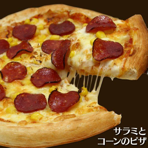 ピザ サラミとコーンのピザ