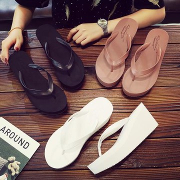 夏新款坡高跟厚底松糕人字拖女增高顯瘦外穿簡約沙灘涼拖鞋黑白色