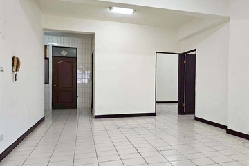 公寓二樓邊間採光佳｜新北市五股區御成路