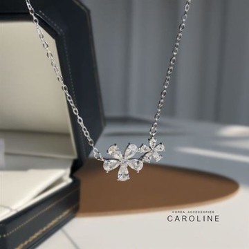 《Caroline》花朵仙氣森系鎖骨短鍊配飾流行時尚項鍊72532