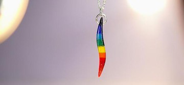 彩虹飄落的樹葉