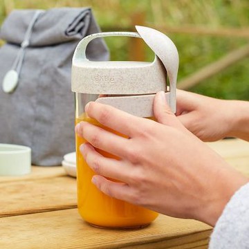 《LEKUE》附匙手提式便當盒-米600ml-- 環保餐盒 保鮮盒 午餐盒 飯盒