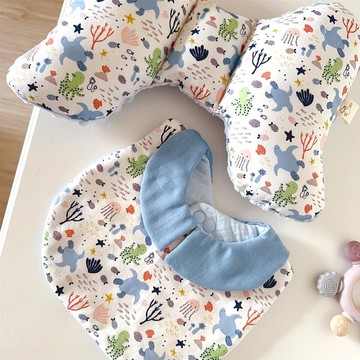 托瓦海龜 彌月禮盒 藍領雙面圍兜 蝴蝶枕 新生兒 男寶禮物