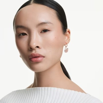 【Swarovski 施華洛世奇】Swan 水滴形耳環 (密鑲 天鵝 粉紅色 18K 金（玫瑰金色）飾面)(5732415)