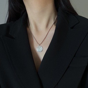 925純銀復古圓牌字母項鏈女新款ins冷淡風個性鎖骨鏈硬幣頸鏈