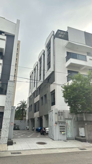 近楠梓/仁雄商圈6年豪氣溫馨電梯雙車墅社區邊間｜高雄市仁武區澄仁西街