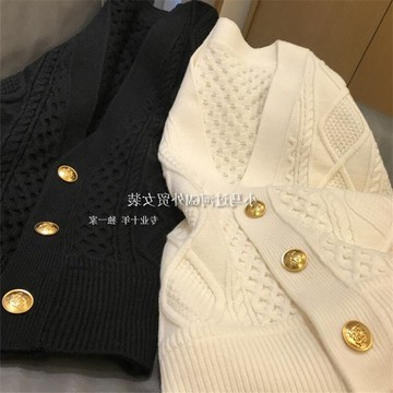 年度摯愛之選！人手一件！復古V領金扣~麻花紋奶奶寬松毛衣開衫女
