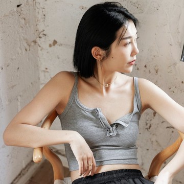 Casual 半扣顯胸彈性軟背-灰