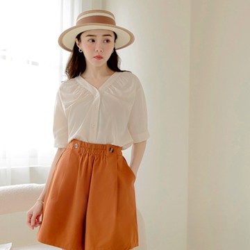 OB嚴選-觸膚涼爽寬版V領抽皺開襟短袖長版上衣《AB17092-》