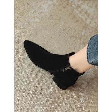 低跟短靴女秋冬季新款2024翻毛皮靴子尖頭平底大碼女靴41-43磨砂