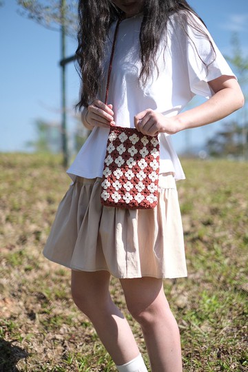 假日湖編 | 復古花磚手機袋