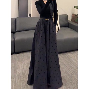 深灰色波點大裙擺a字裙2024年秋冬季新款名媛風優雅高腰垂感長裙