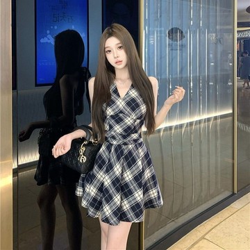 【砂糖夢境】甜辣妹V領掛脖格子背心連衣裙女2026夏新款性感收腰百褶A字短裙子